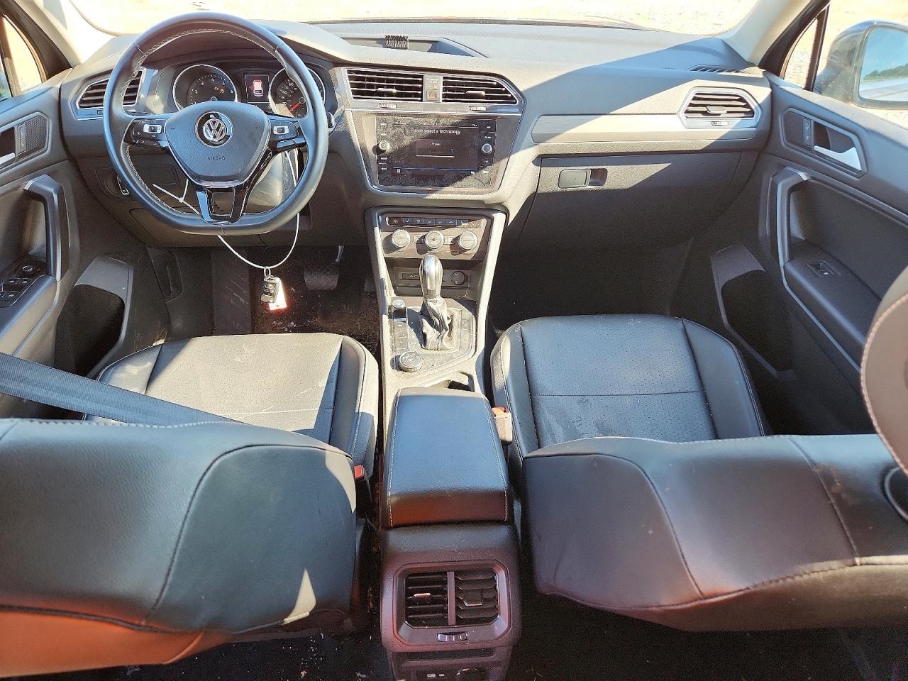 2021 VOLKSWAGEN TIGUAN SE photo 8