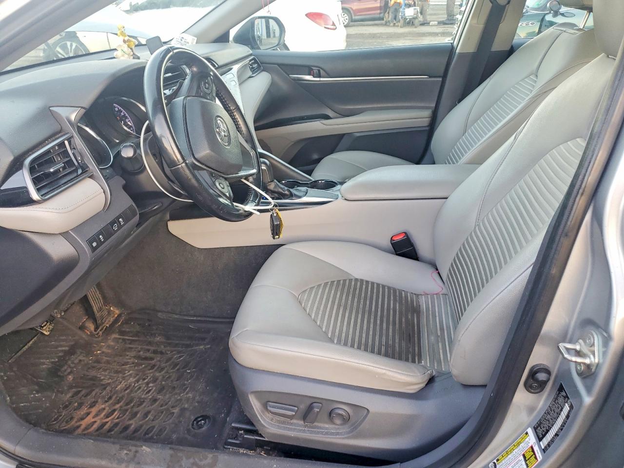 2019 TOYOTA CAMRY L photo 13