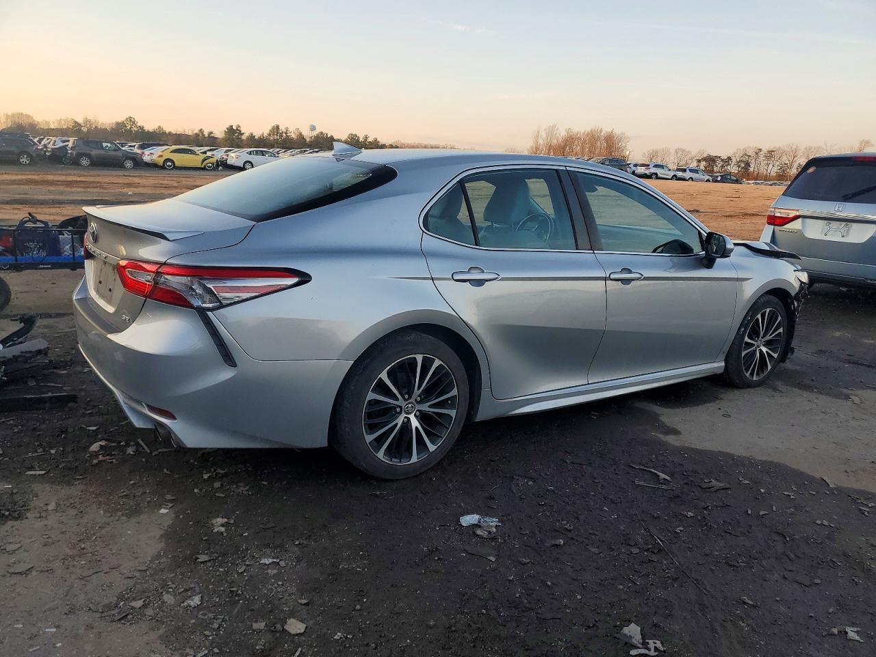 2019 TOYOTA CAMRY L photo 5