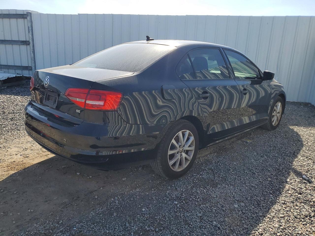 2015 VOLKSWAGEN JETTA SE photo 3