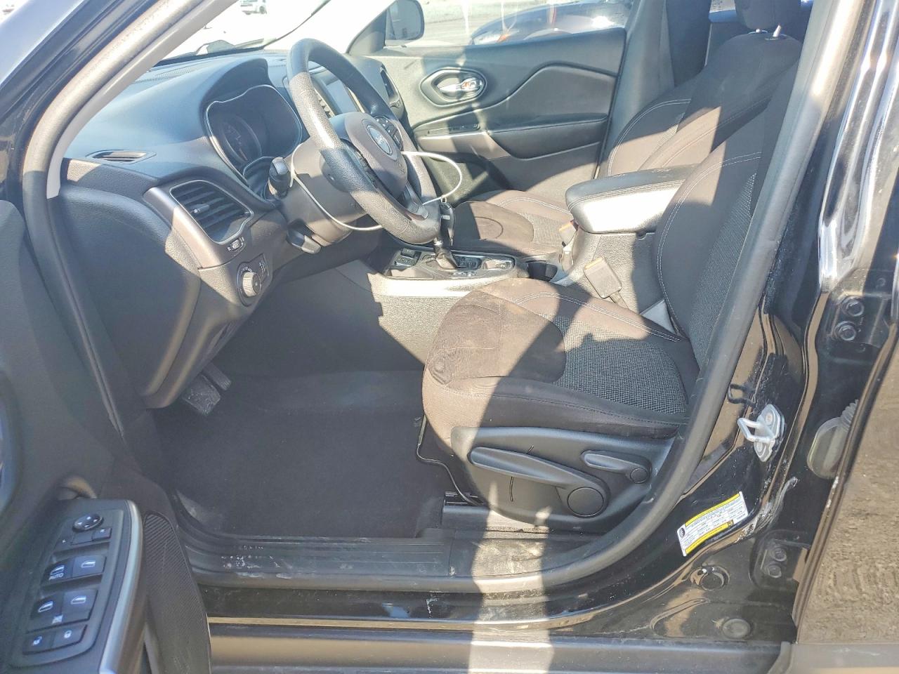 2019 JEEP CHEROKEE LATITUDE photo 7