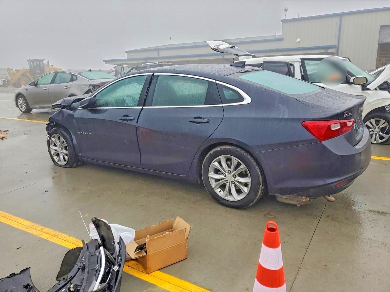 2023 CHEVROLET MALIBU LT photo 2