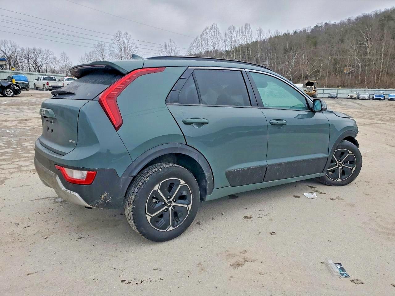 2025 KIA NIRO EX photo 3