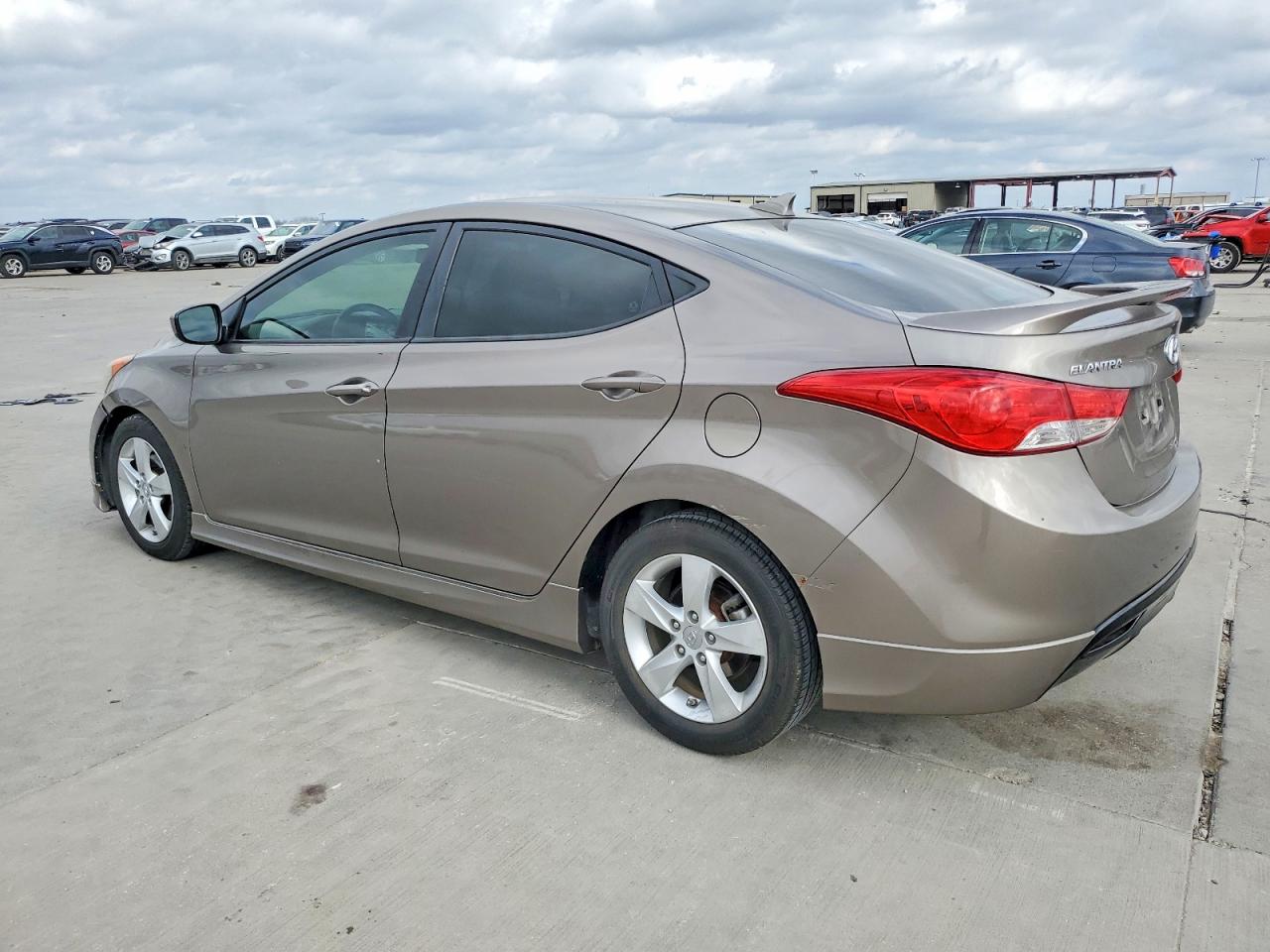 2013 HYUNDAI ELANTRA GLS photo 4