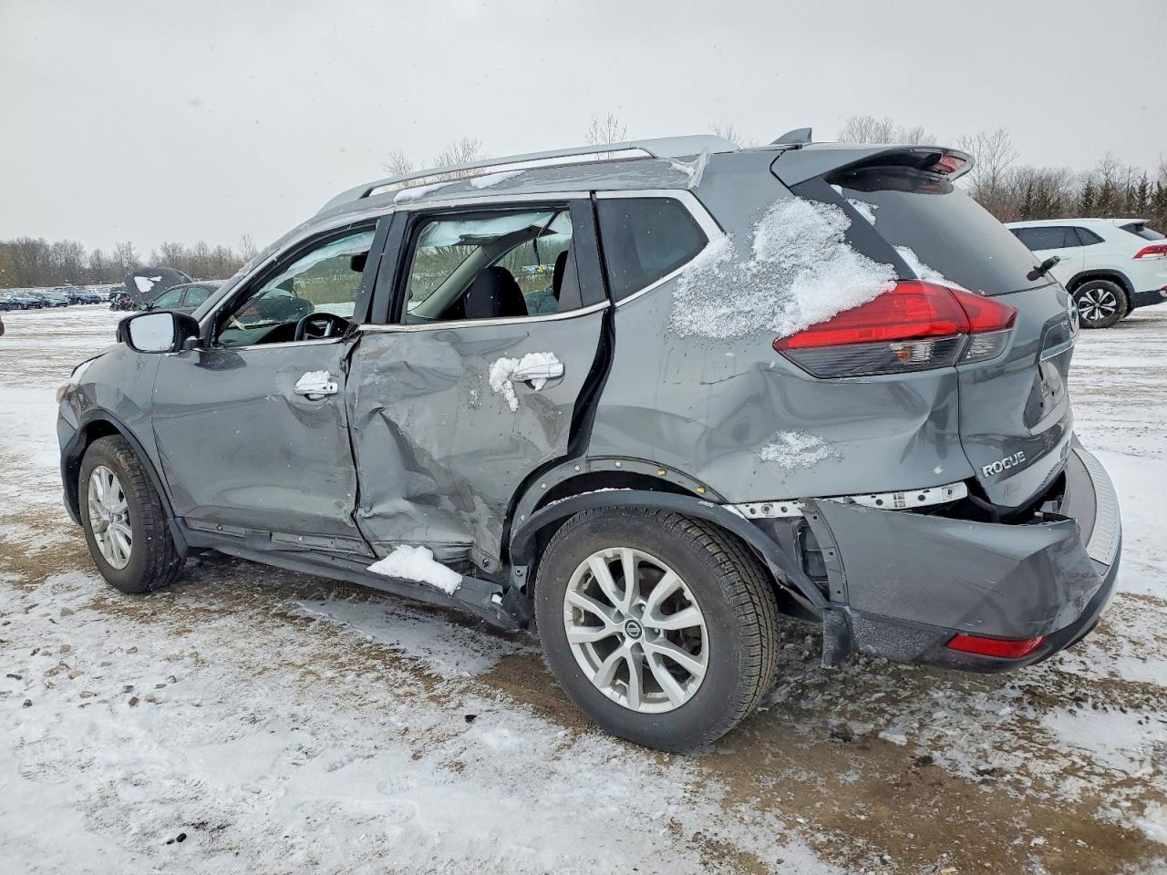 2017 NISSAN ROGUE SV photo 2