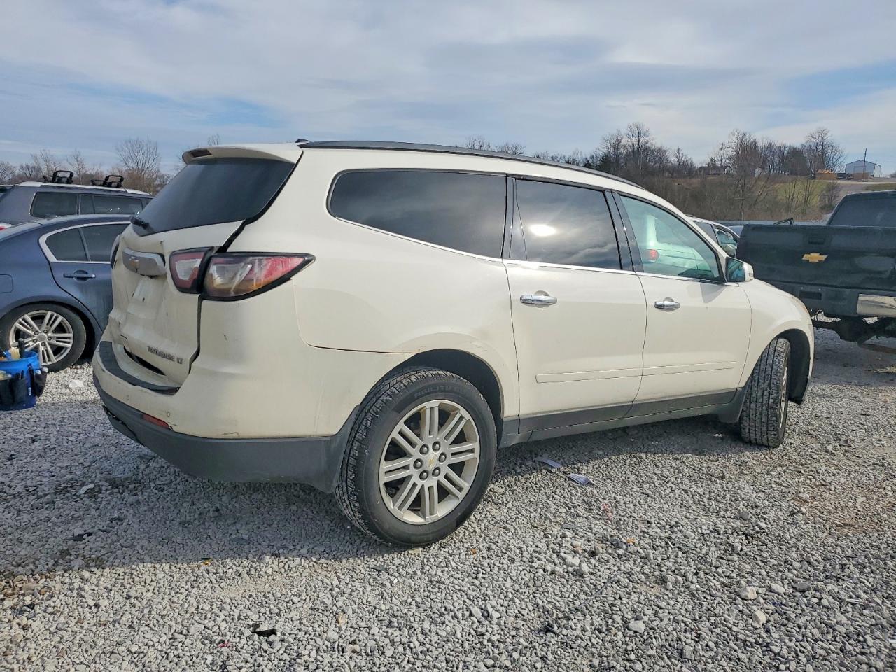 2014 CHEVROLET TRAVERSE LT photo 3