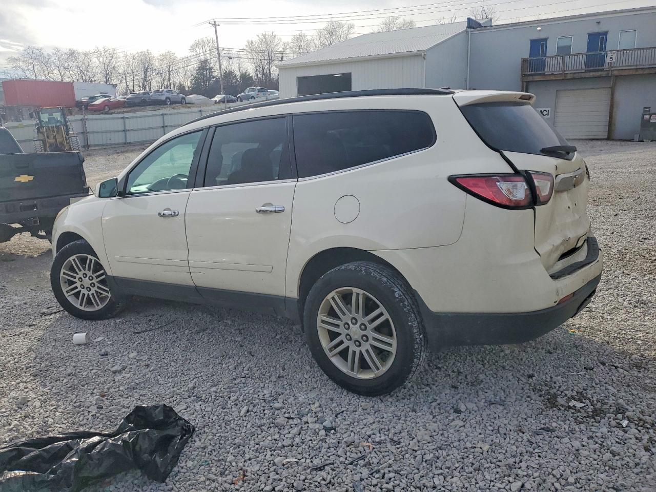 2014 CHEVROLET TRAVERSE LT photo 2
