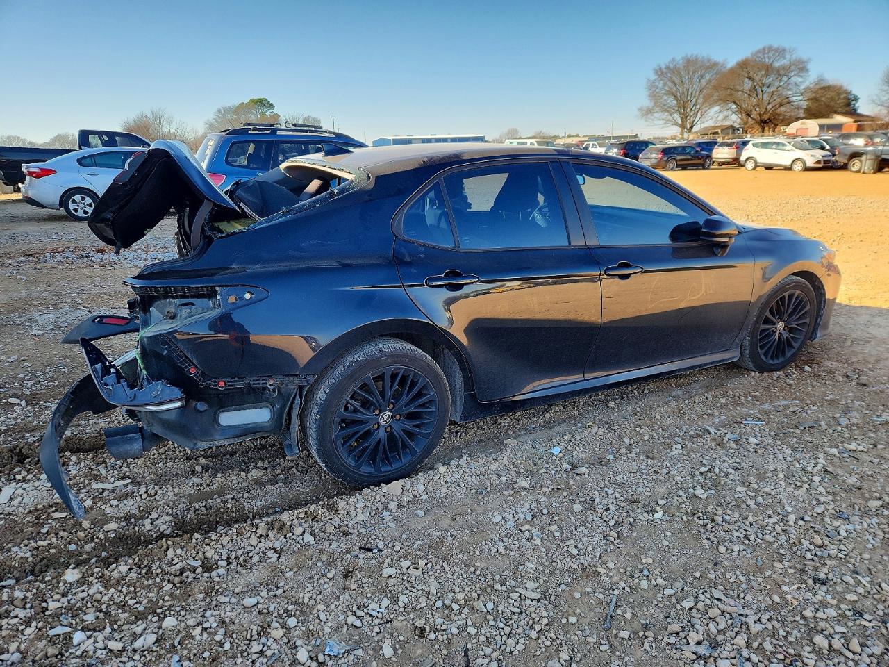 2020 TOYOTA CAMRY LE photo 3
