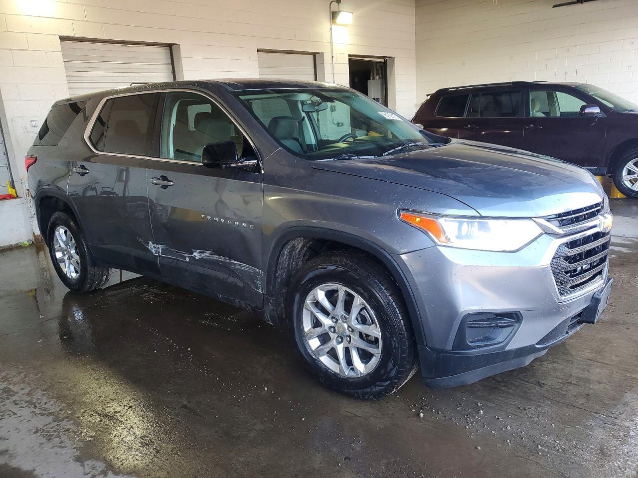 2019 CHEVROLET TRAVERSE LS photo 4