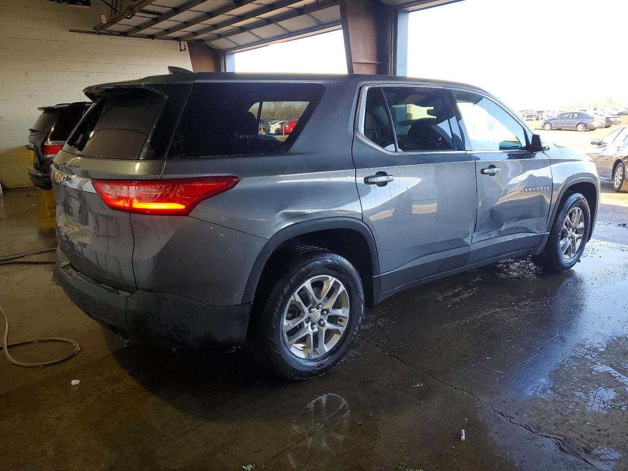 2019 CHEVROLET TRAVERSE LS photo 3