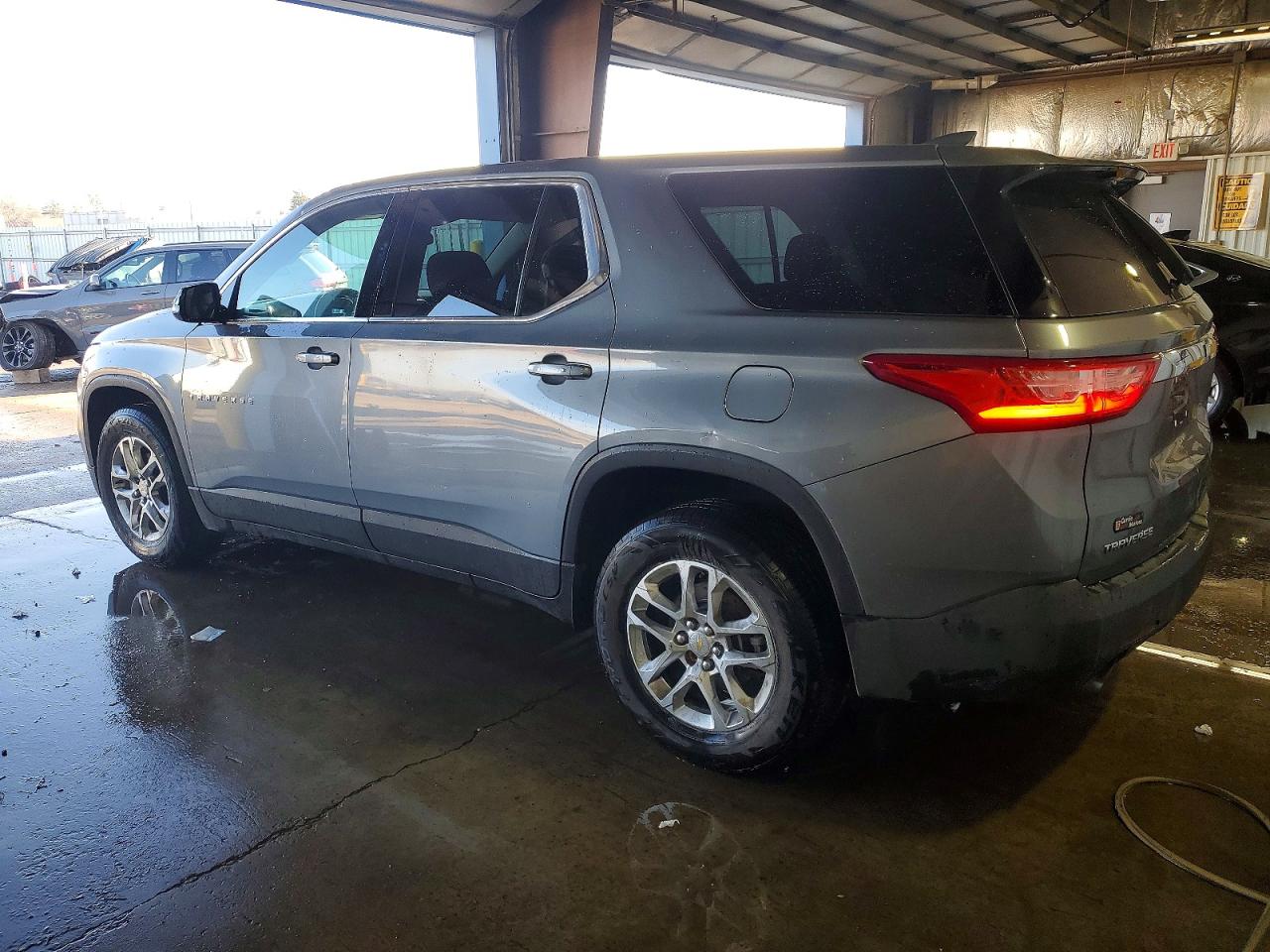 2019 CHEVROLET TRAVERSE LS photo 2