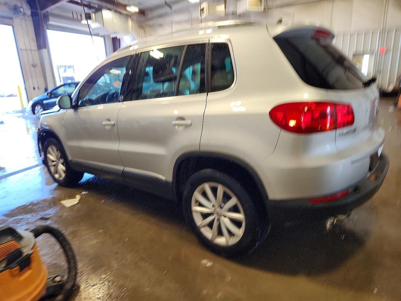 2017 VOLKSWAGEN TIGUAN WOLFSBURG photo 2