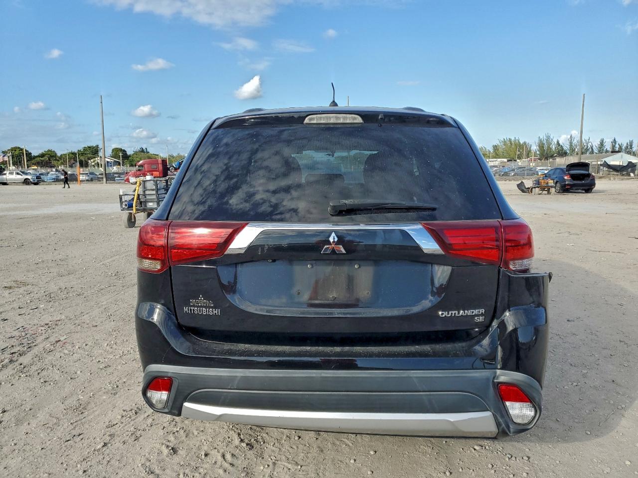 2016 MITSUBISHI OUTLANDER SE photo 11