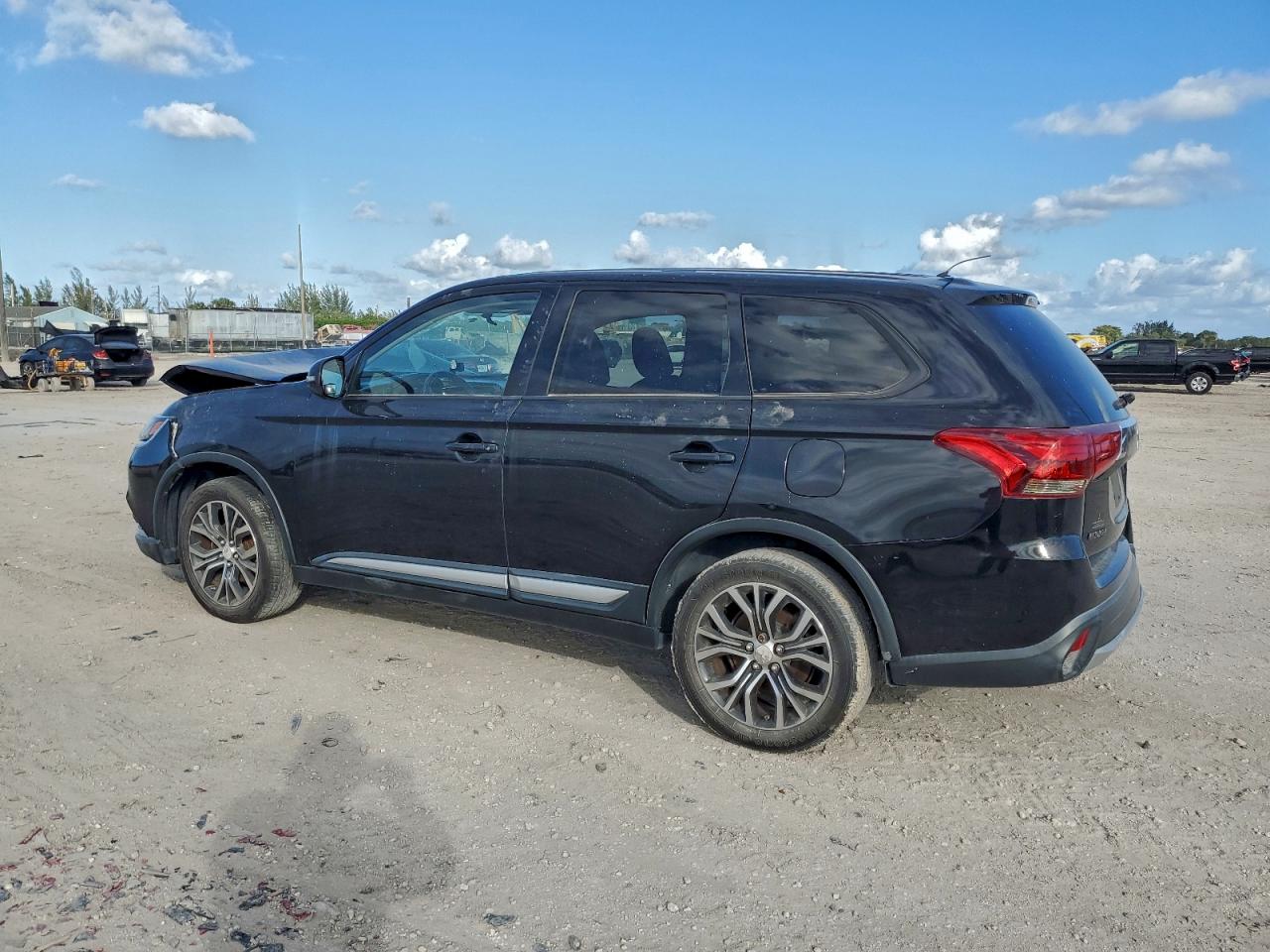 2016 MITSUBISHI OUTLANDER SE photo 3
