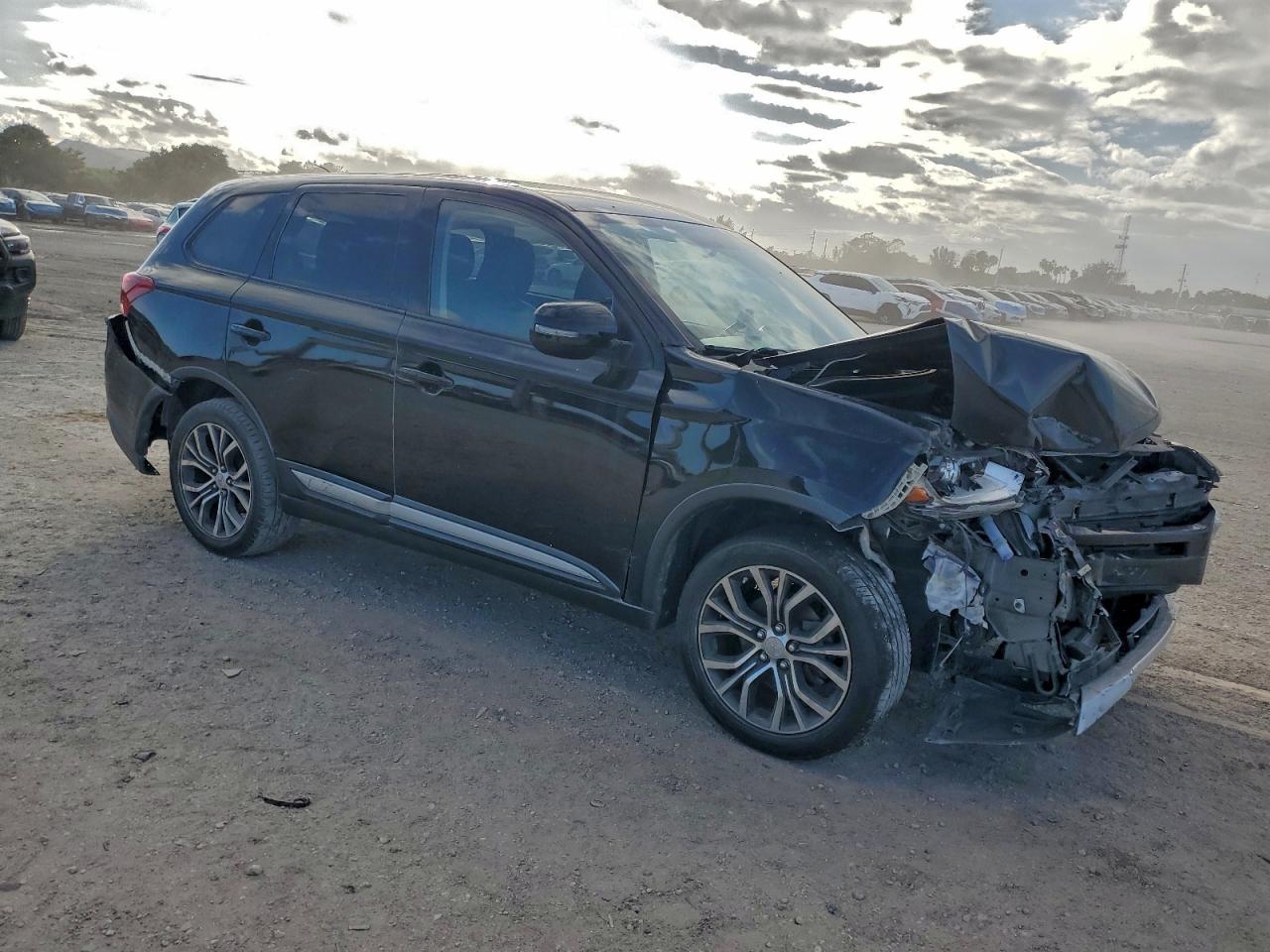 2016 MITSUBISHI OUTLANDER SE photo 7