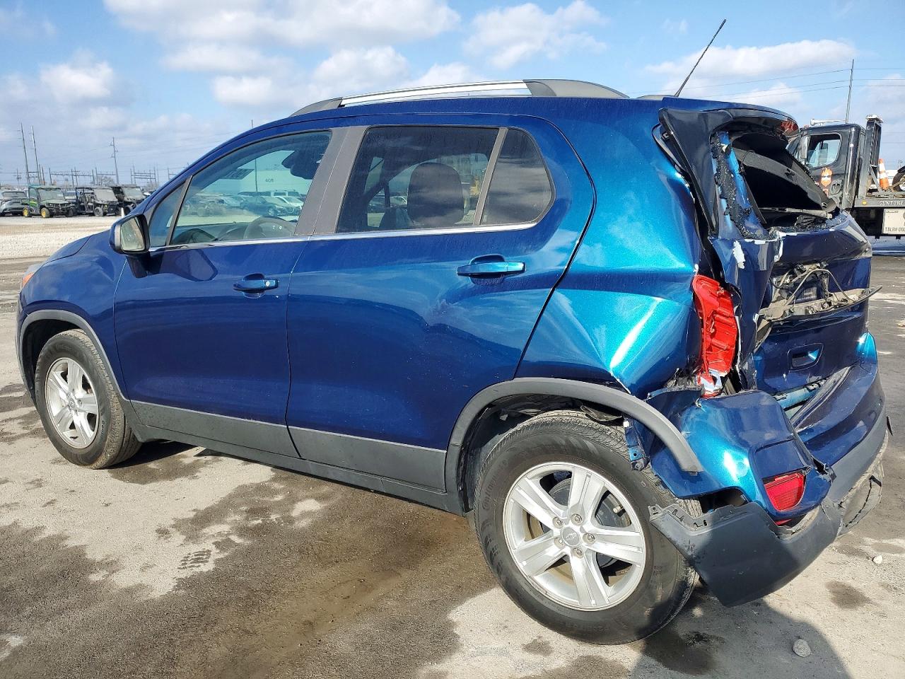 2019 CHEVROLET TRAX 1LT photo 2