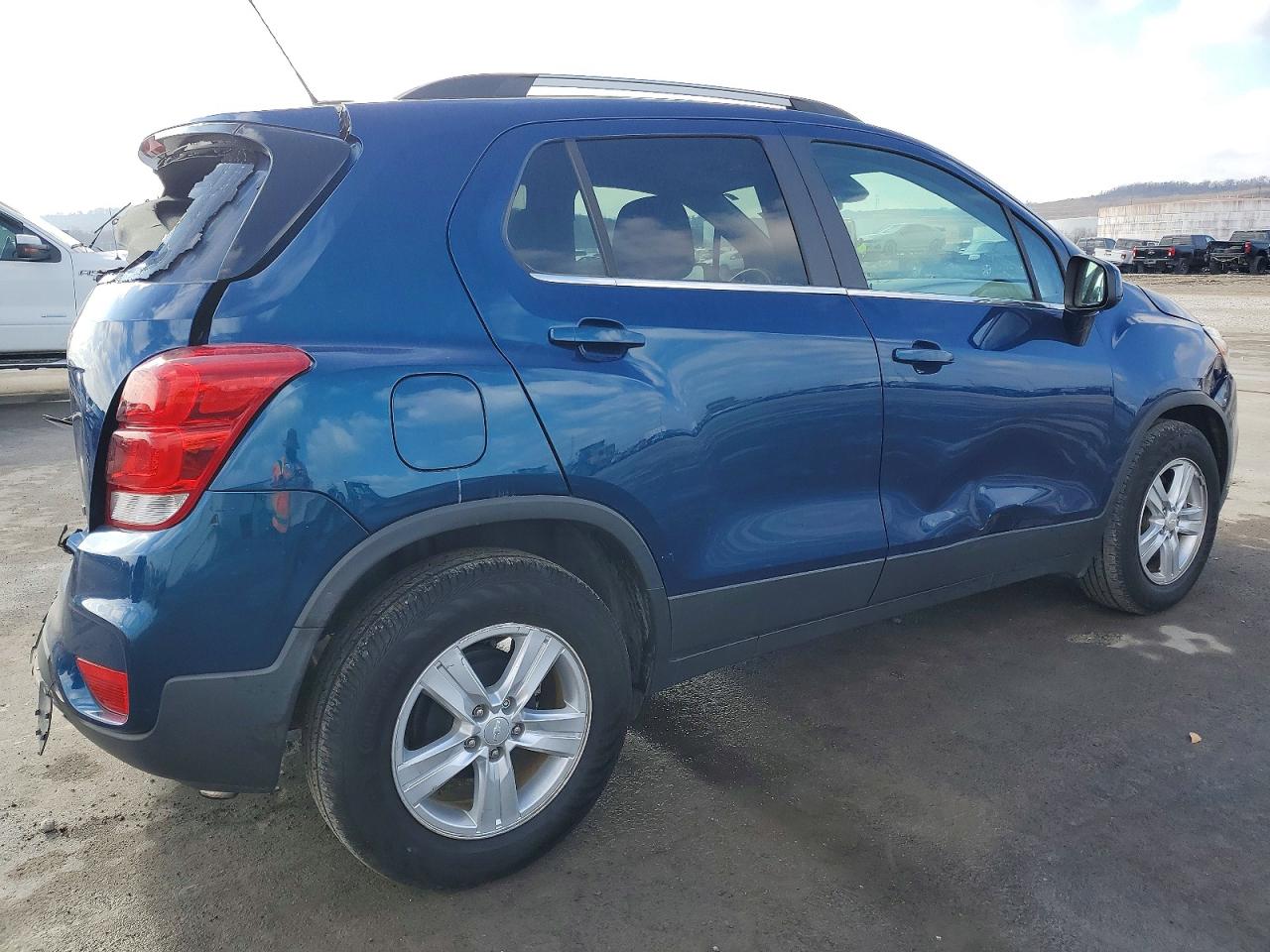 2019 CHEVROLET TRAX 1LT photo 3