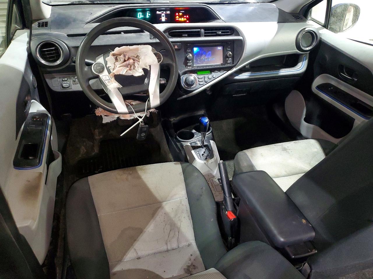 2012 TOYOTA PRIUS C photo 8