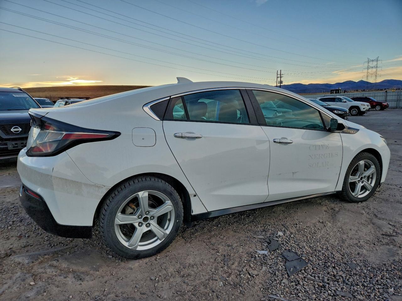 2017 CHEVROLET VOLT LT photo 3