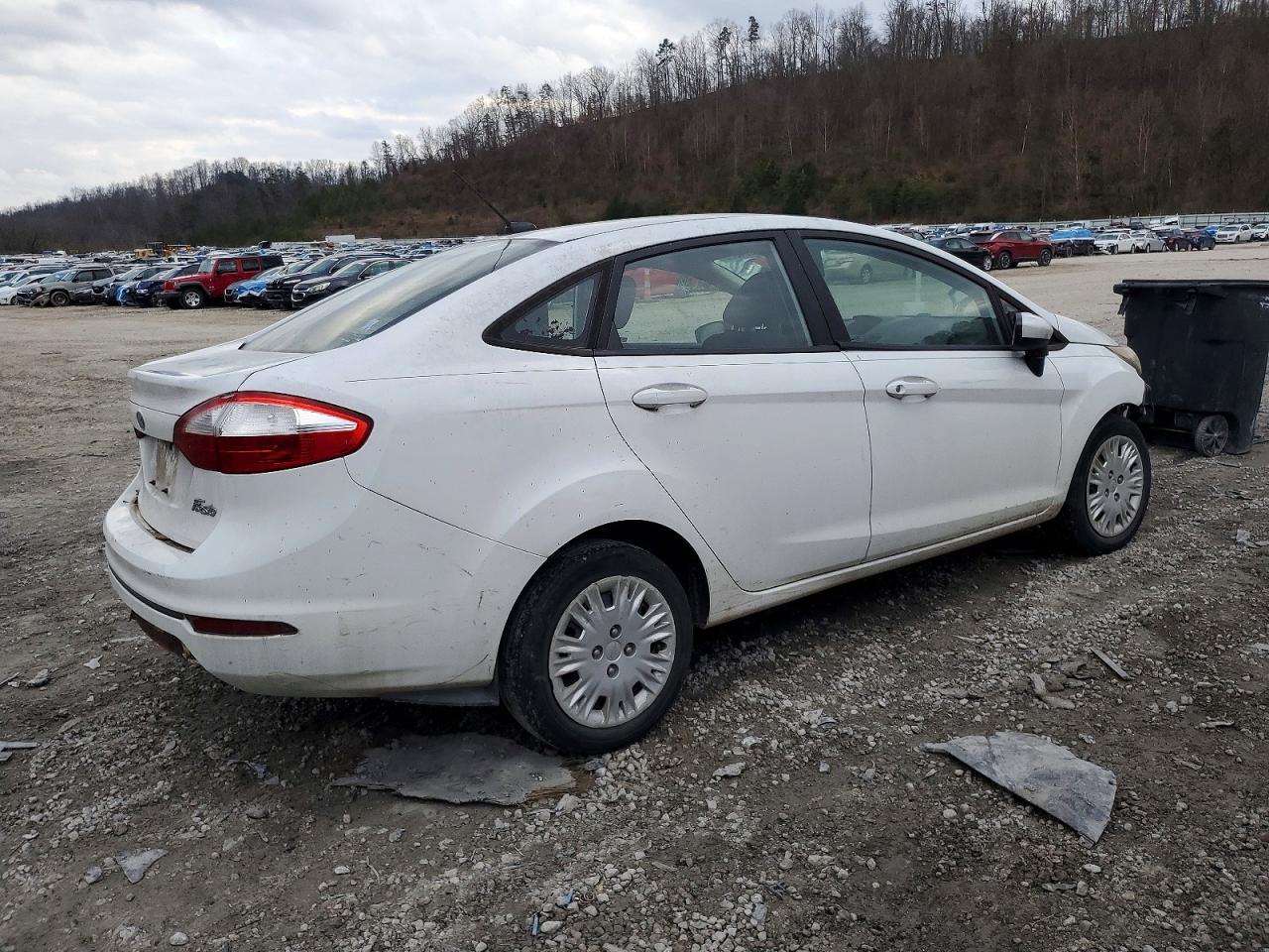 2015 FORD FIESTA S photo 3