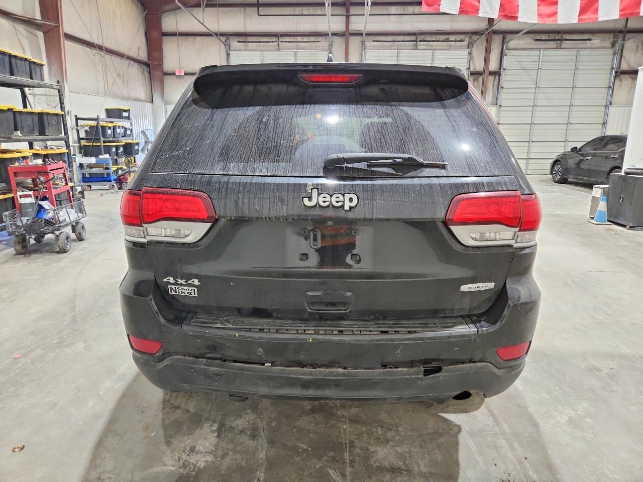 2020 JEEP GRAND CHEROKEE LAREDO photo 6