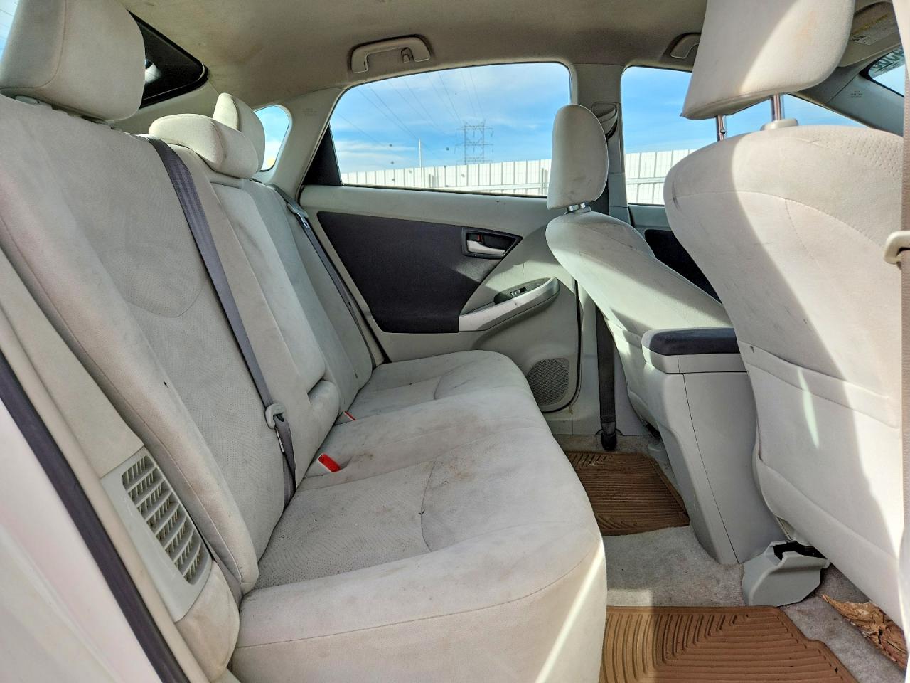 2011 TOYOTA PRIUS photo 10