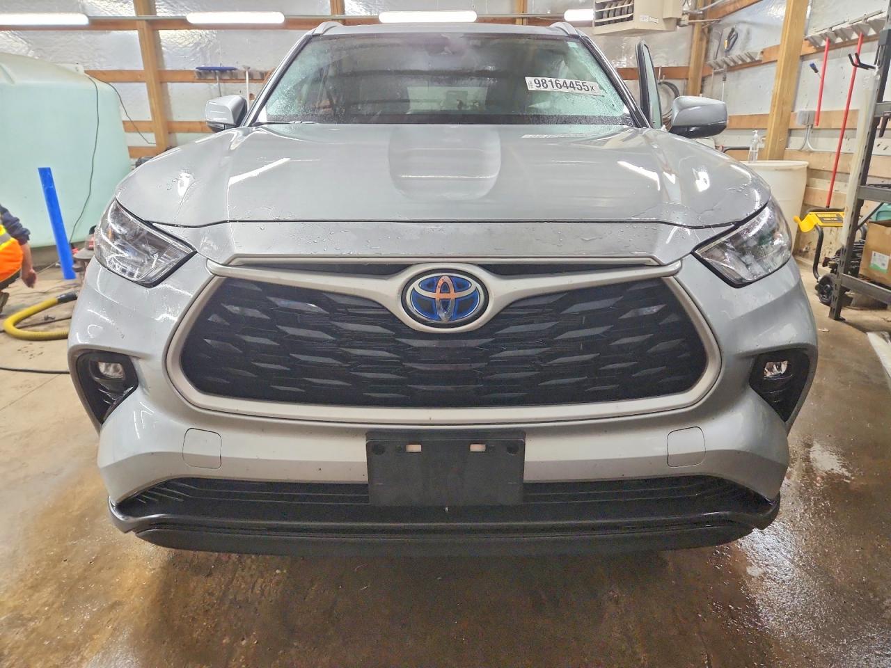 2022 TOYOTA HIGHLANDER HYBRID XLE photo 5