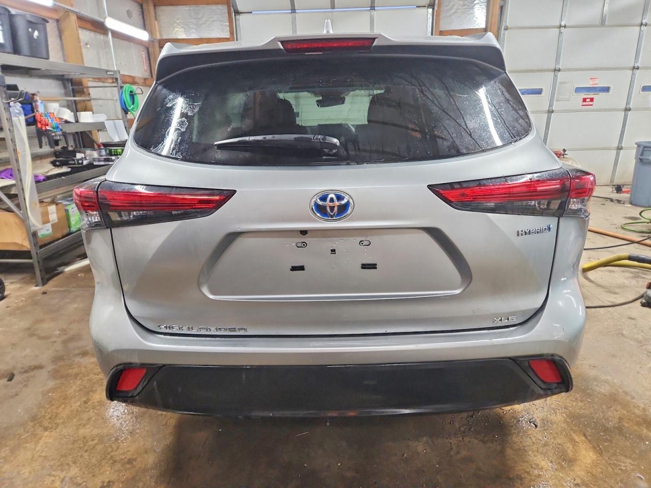 2022 TOYOTA HIGHLANDER HYBRID XLE photo 6