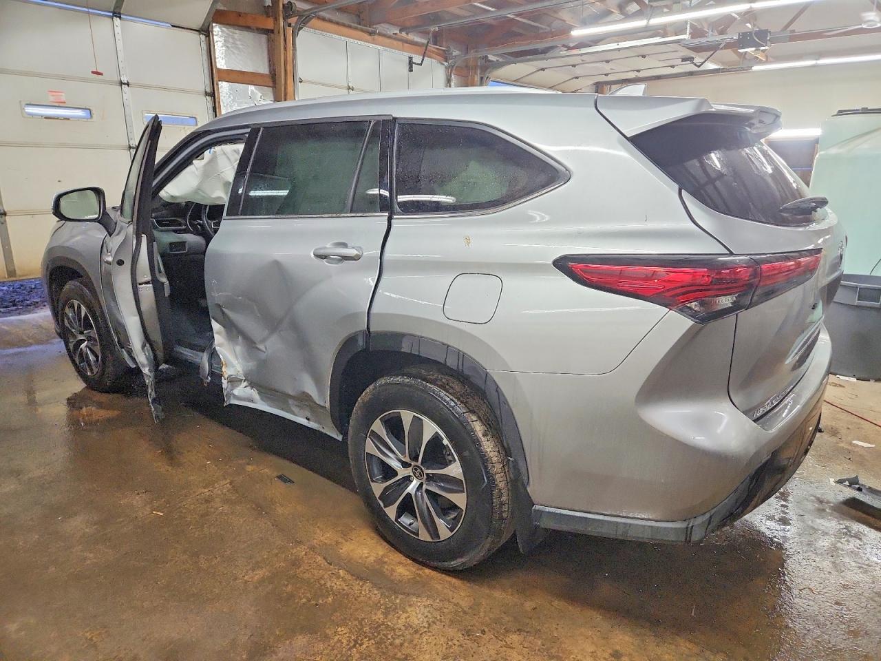 2022 TOYOTA HIGHLANDER HYBRID XLE photo 2