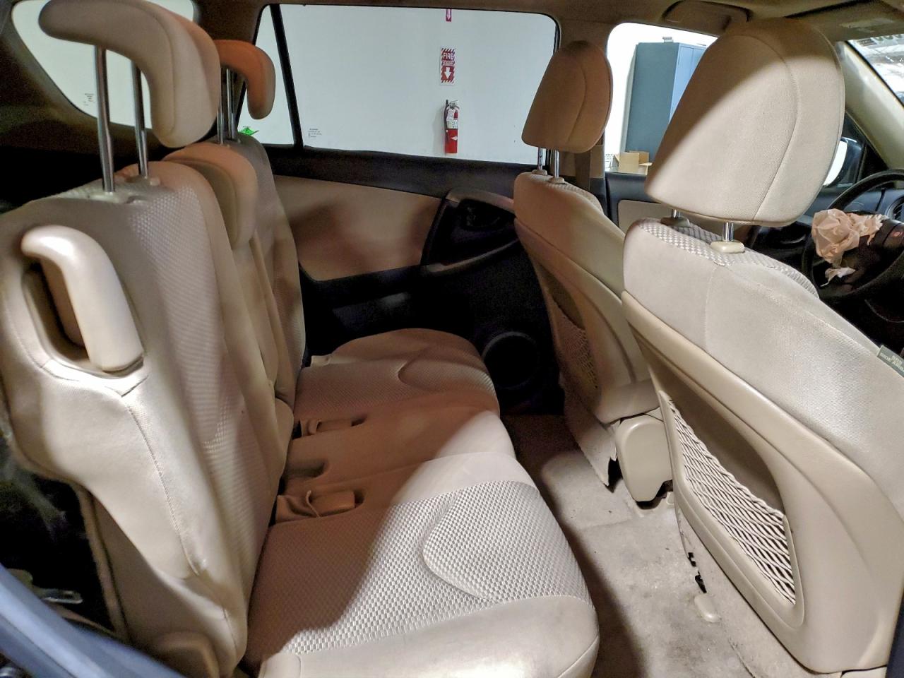 2011 TOYOTA RAV4 photo 11