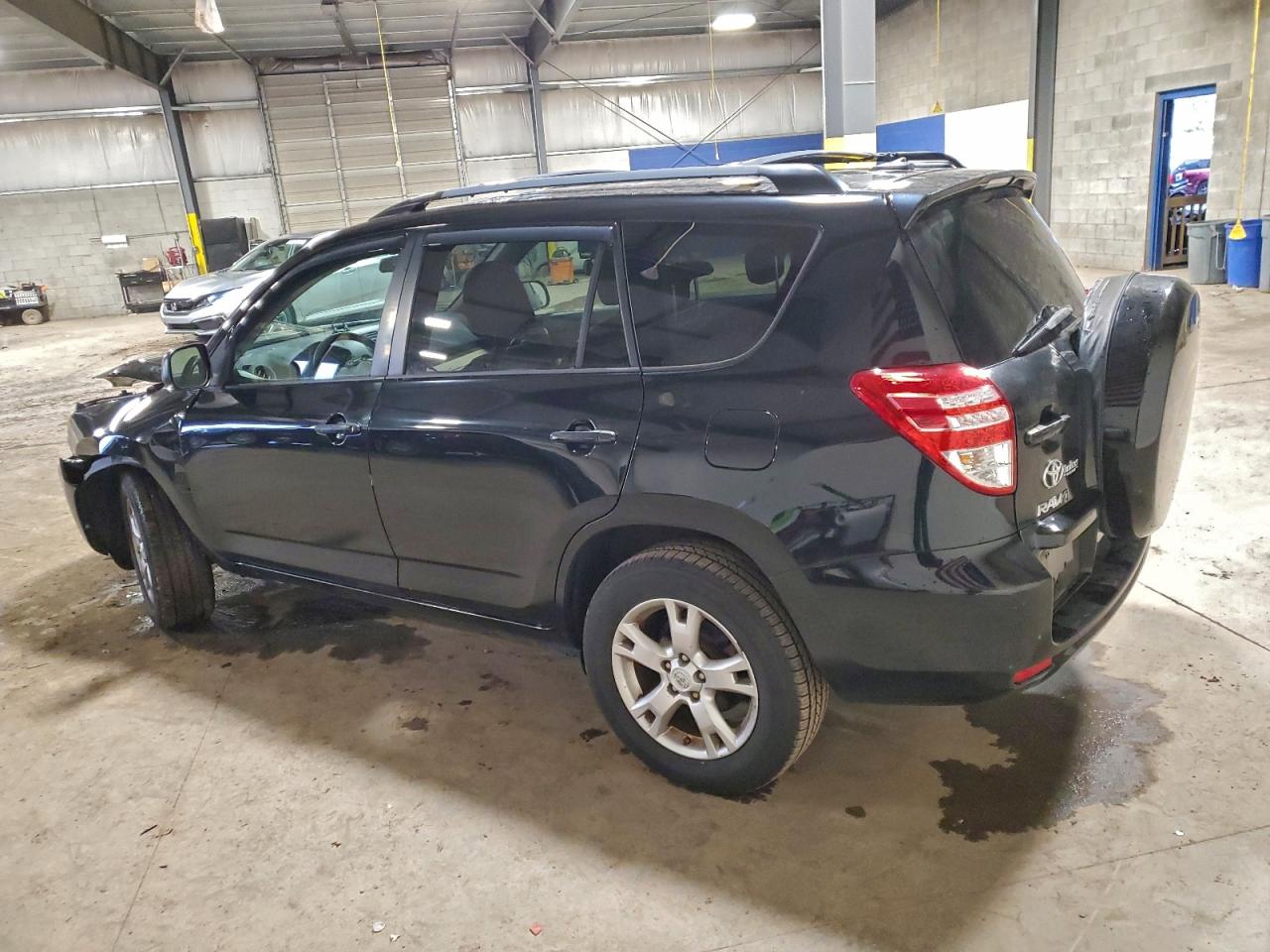 2011 TOYOTA RAV4 photo 2