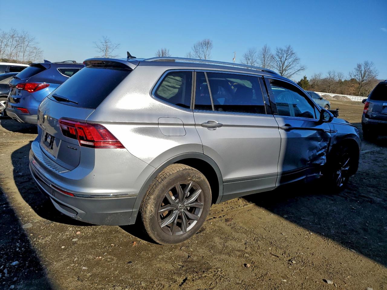 2024 VOLKSWAGEN TIGUAN SE photo 3