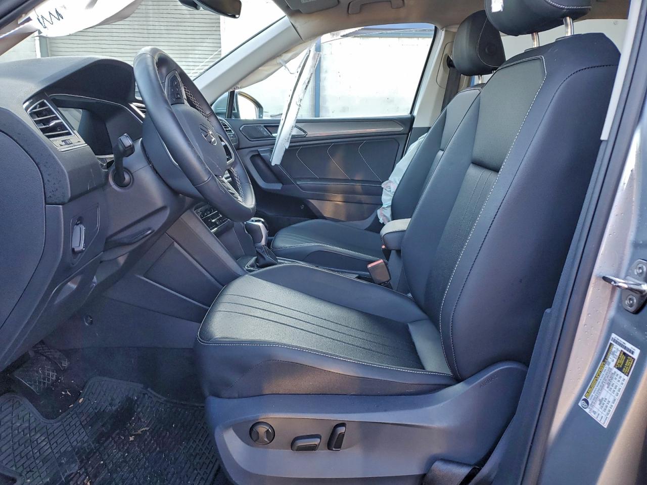 2024 VOLKSWAGEN TIGUAN SE photo 7