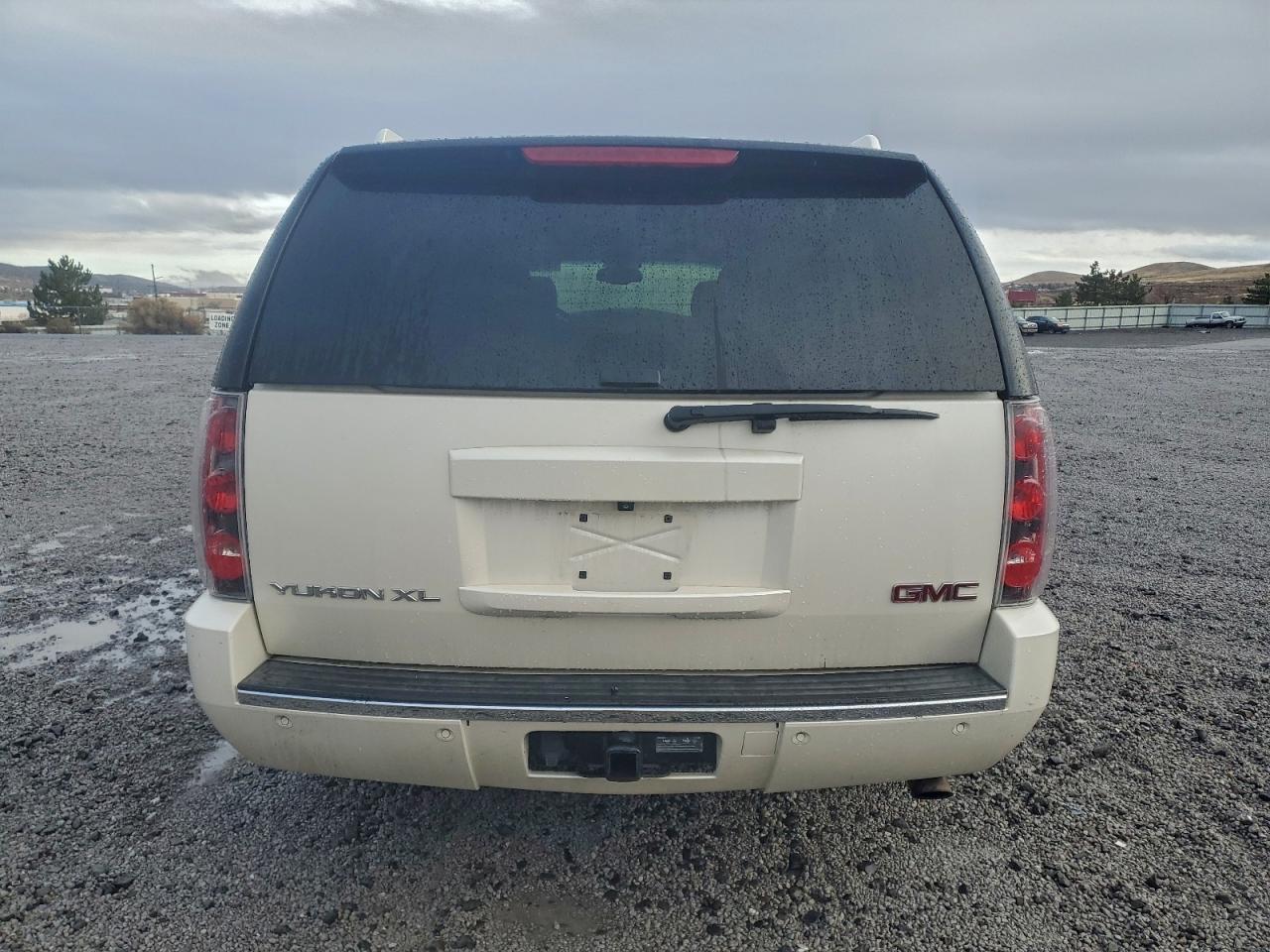 2013 GMC YUKON XL DENALI photo 6