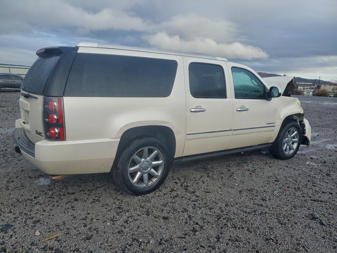 2013 GMC YUKON XL DENALI photo 3