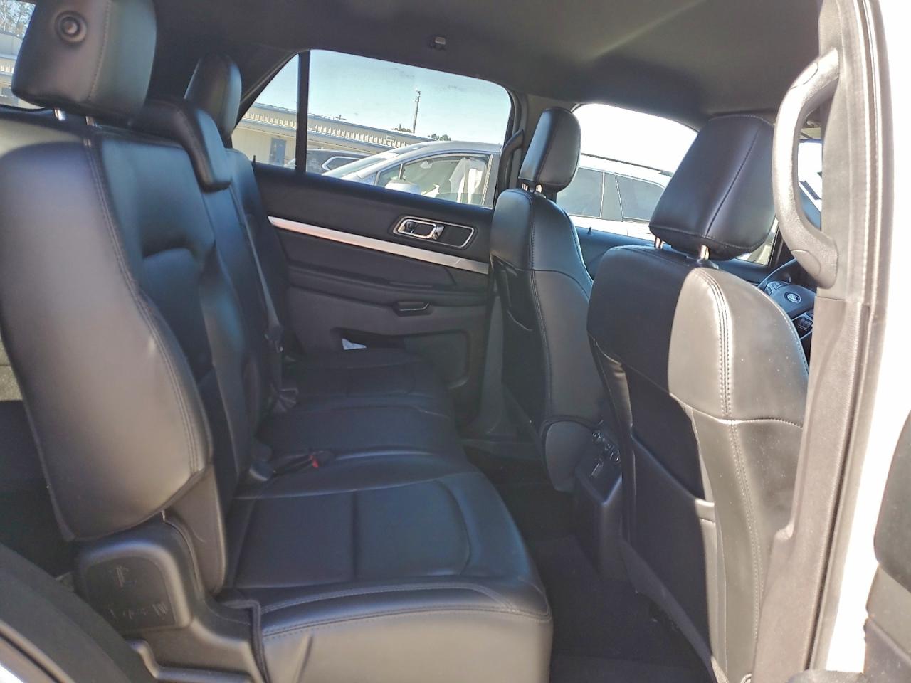 2019 FORD EXPLORER XLT photo 21