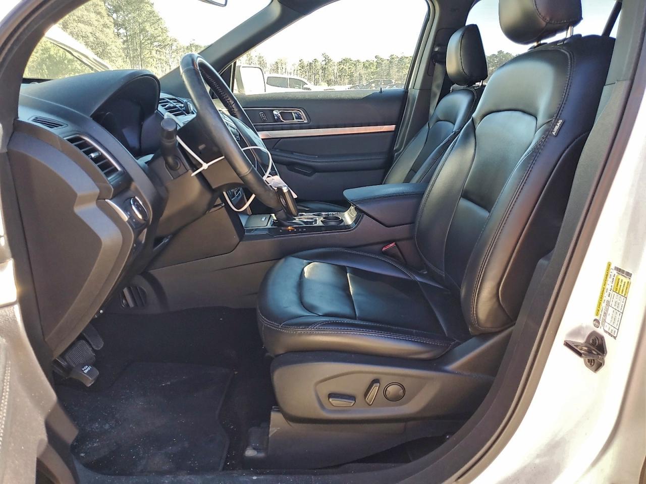 2019 FORD EXPLORER XLT photo 13