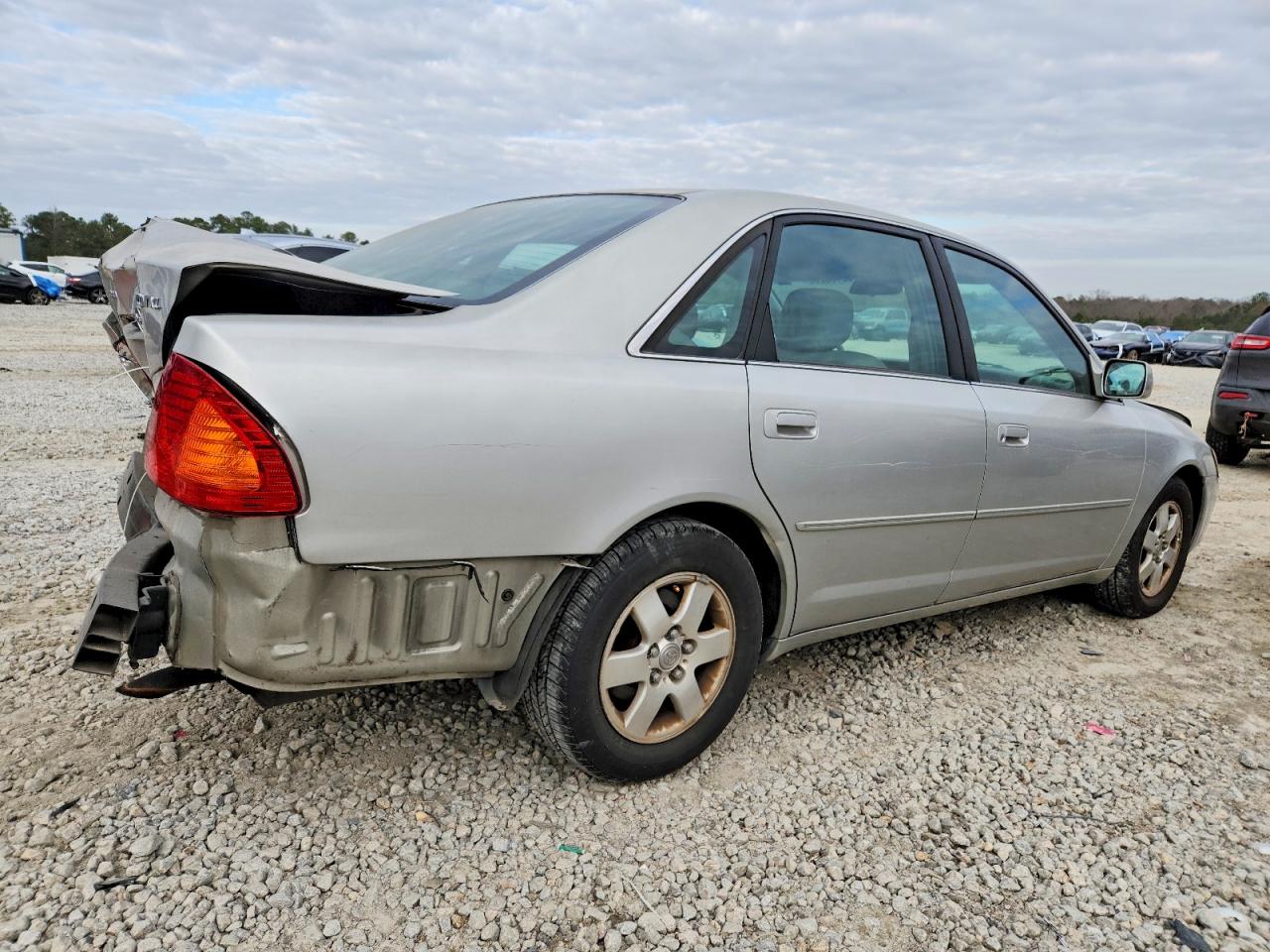 2000 TOYOTA AVALON XL photo 3