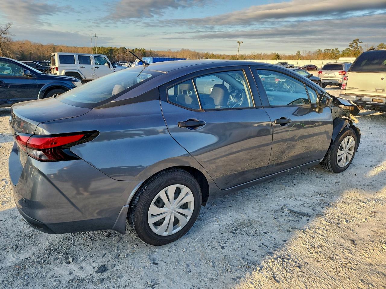 2021 NISSAN VERSA S photo 3