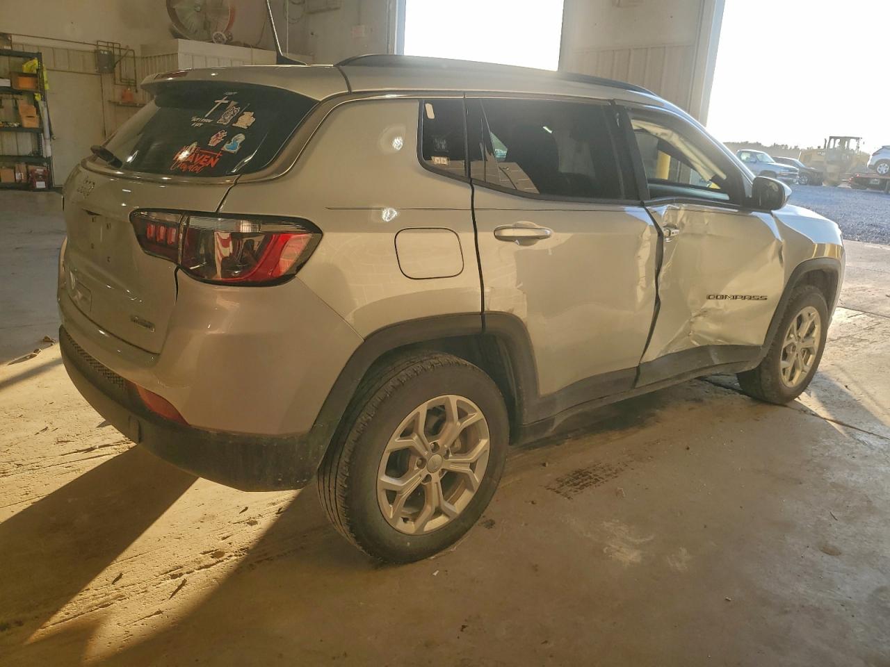2024 JEEP COMPASS photo 3
