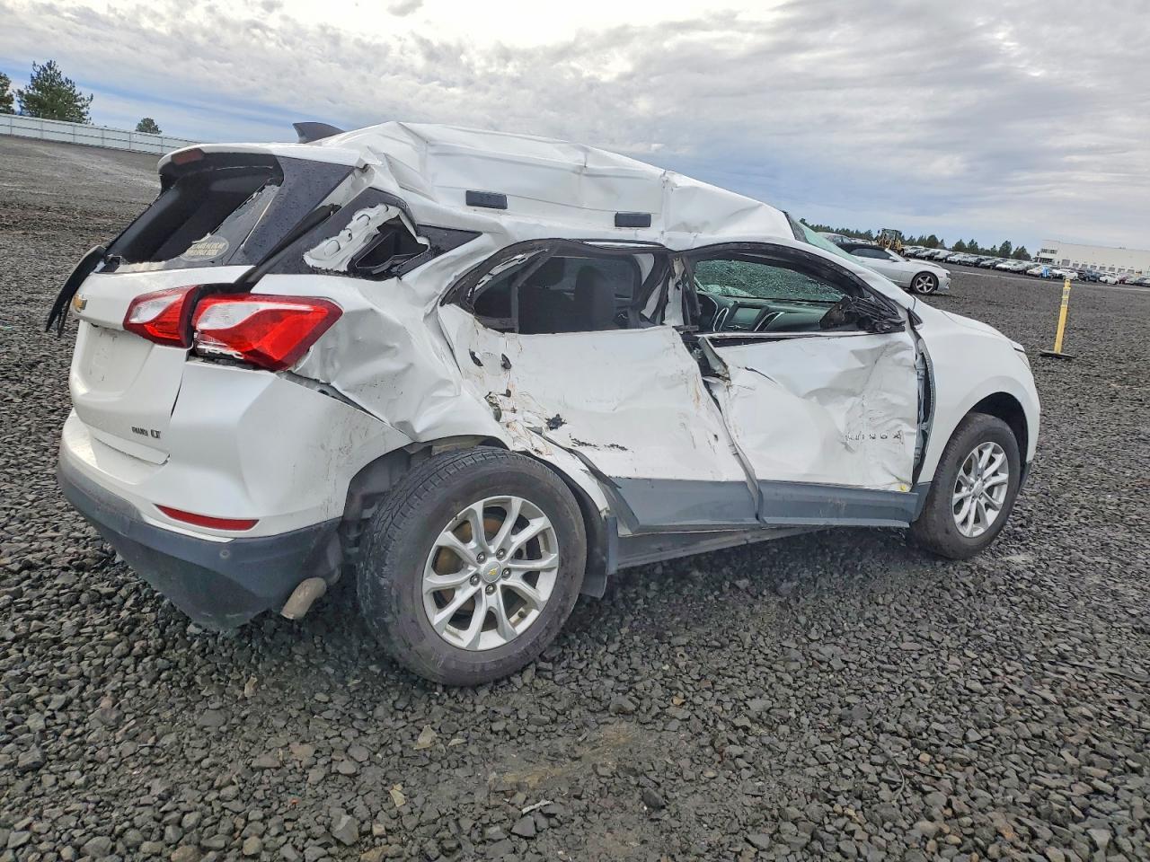 2018 CHEVROLET EQUINOX LT photo 3