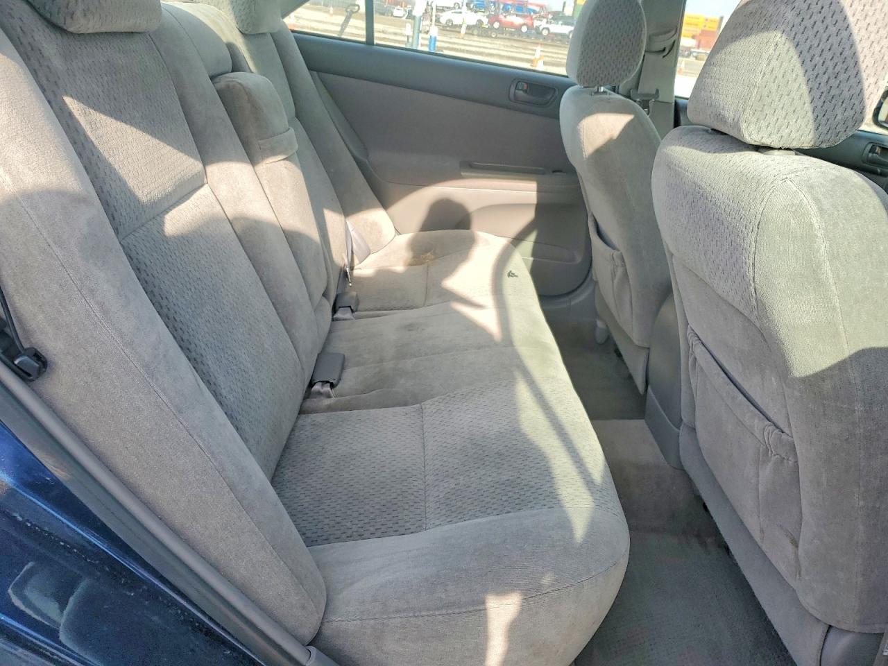 2004 TOYOTA CAMRY LE photo 10
