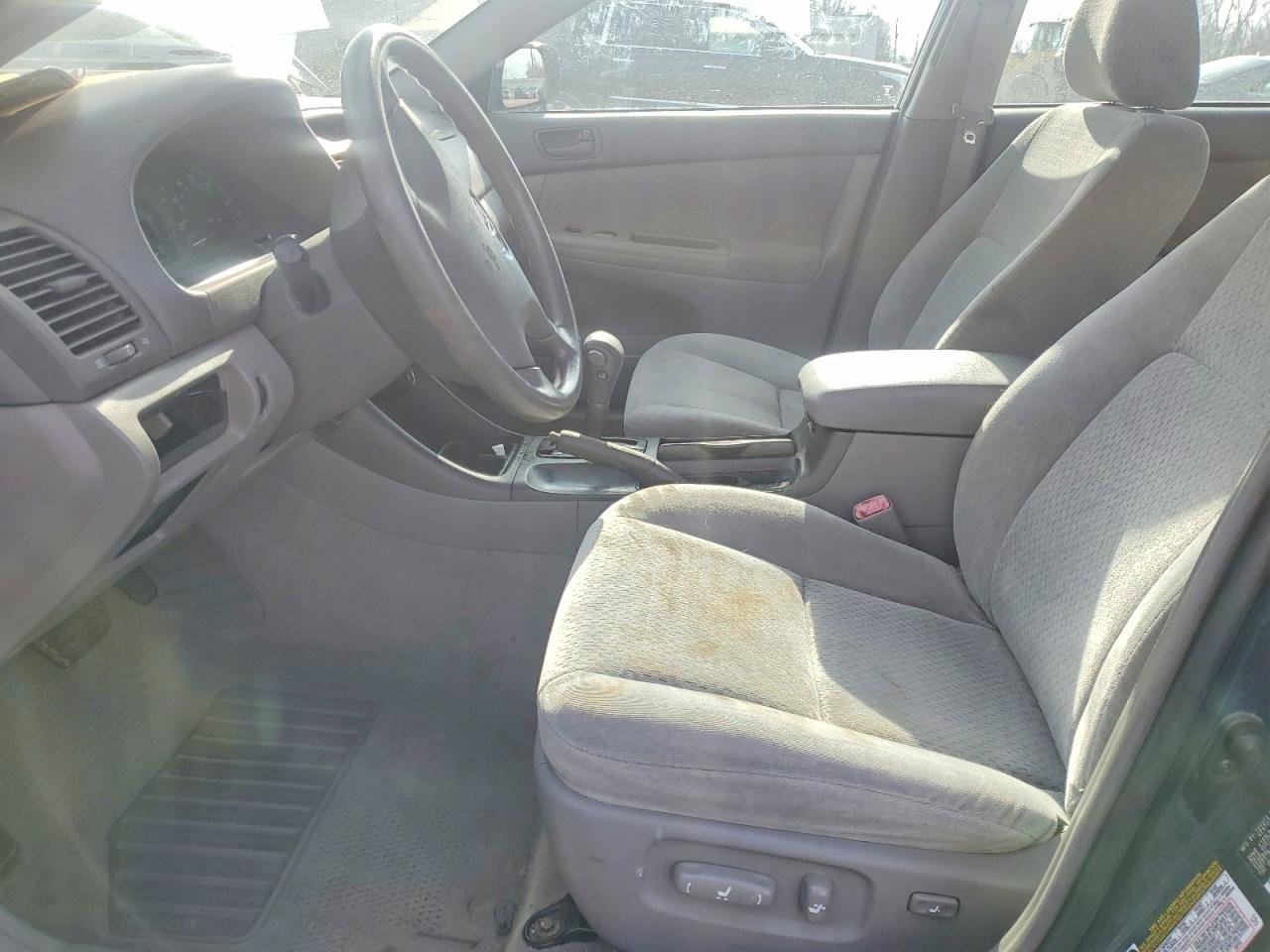 2004 TOYOTA CAMRY LE photo 7