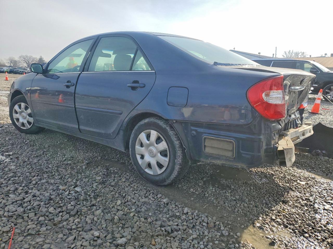 2004 TOYOTA CAMRY LE photo 2