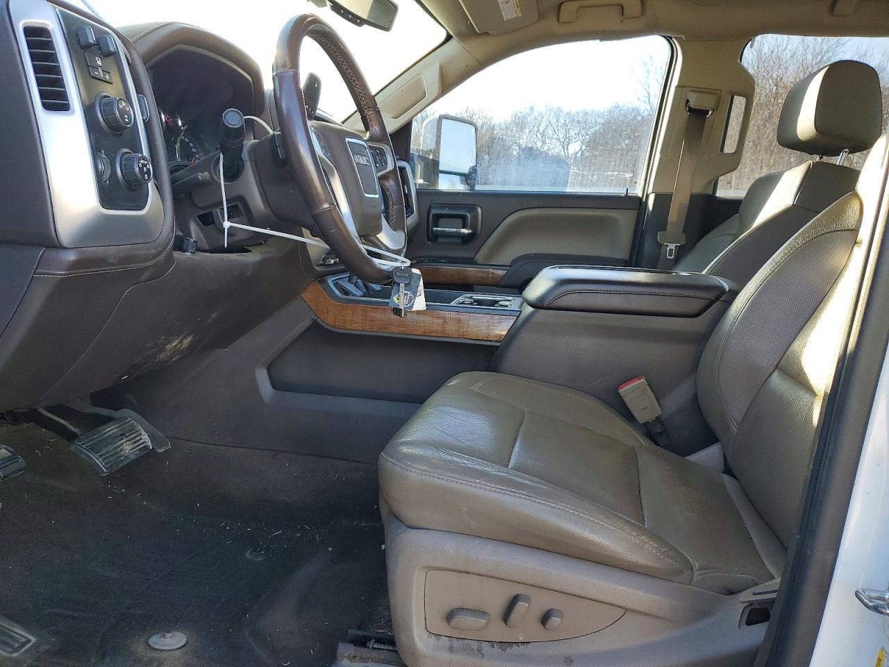 2015 GMC SIERRA K2500 SLT photo 13
