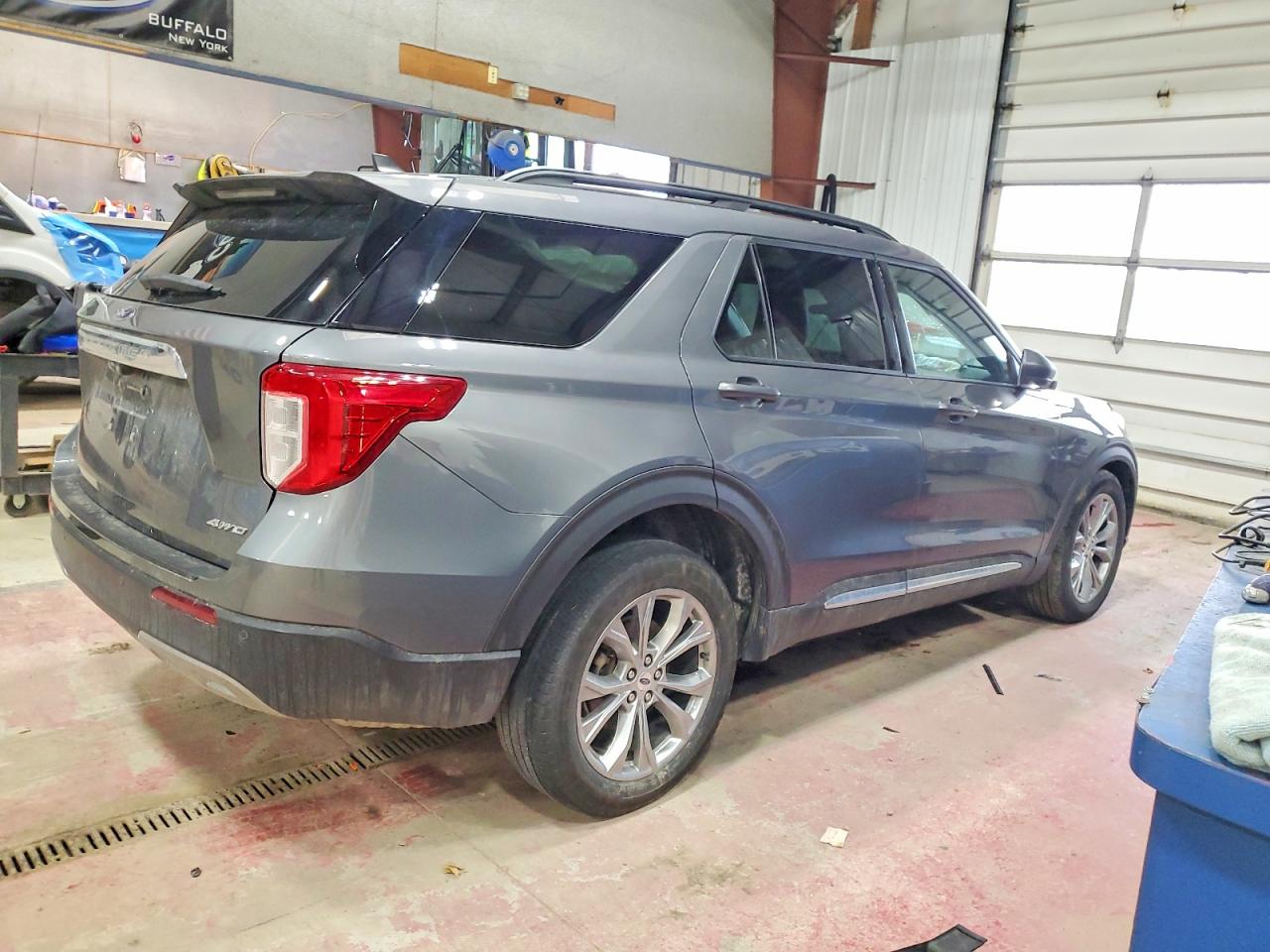 2023 FORD EXPLORER XLT photo 3