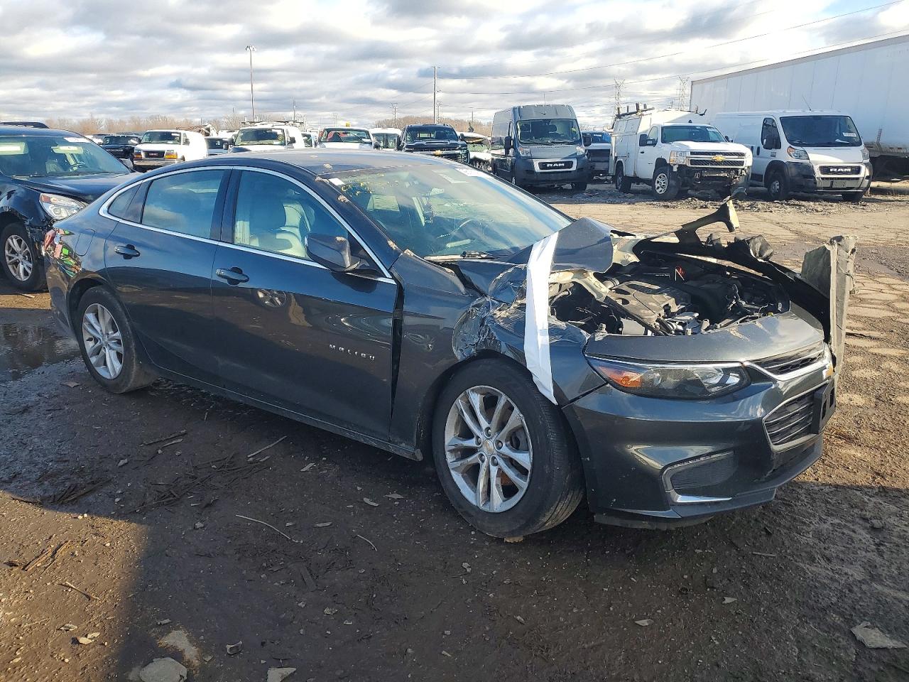 2017 CHEVROLET MALIBU LT photo 4
