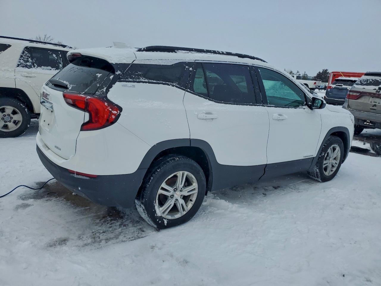 2020 GMC TERRAIN SLE photo 3