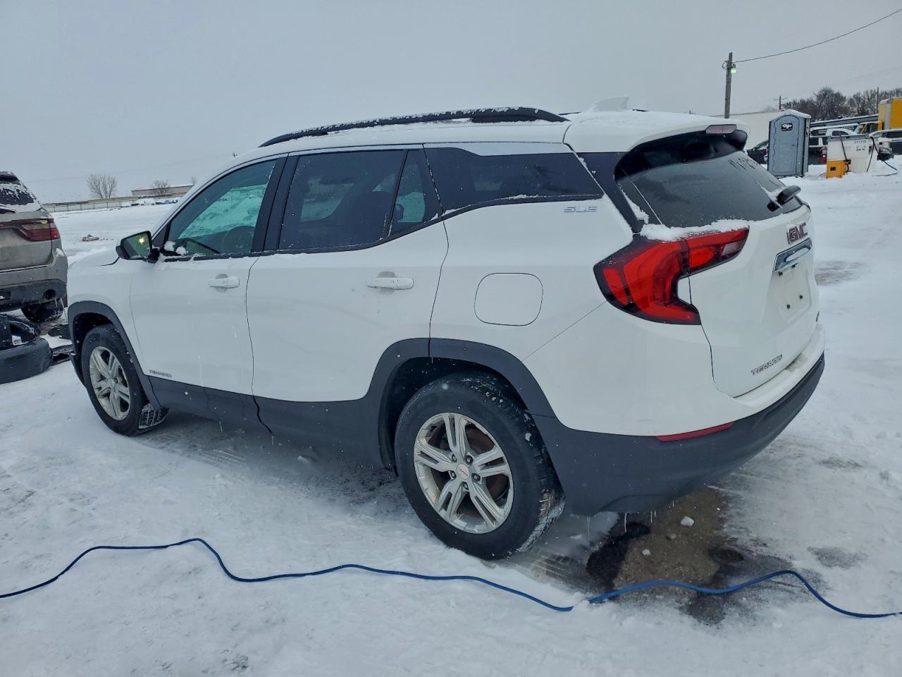 2020 GMC TERRAIN SLE photo 2