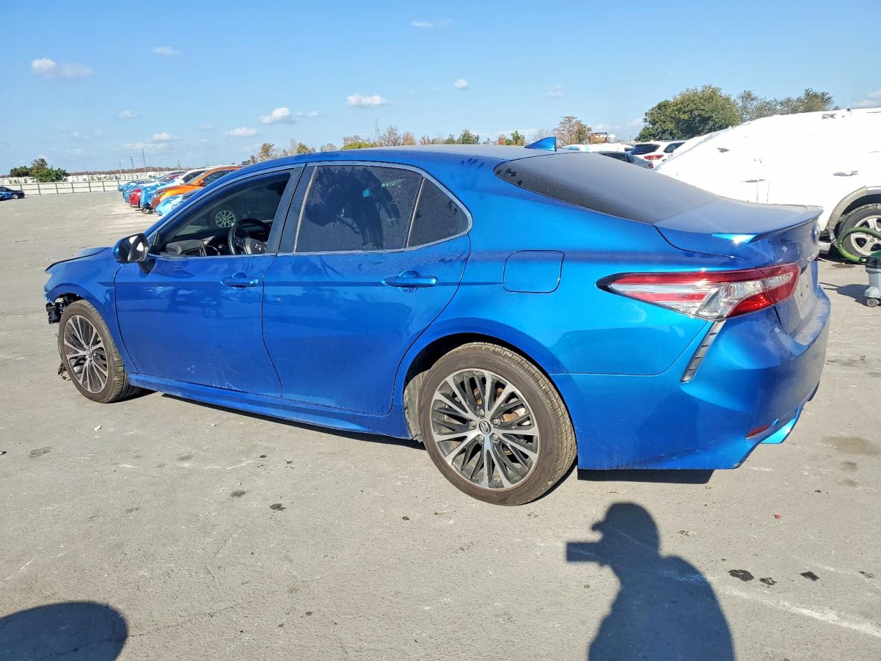 2019 TOYOTA CAMRY L photo 2